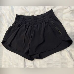 Lululemon Tracker Short V Black Size 6 4” Inseam